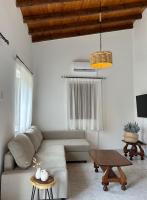 Posezení v ubytování Villa Saint George Stone Costa Demetriou