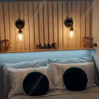 Posteľ alebo postele v izbe v ubytovaní HOME in BLACK, designer decorated