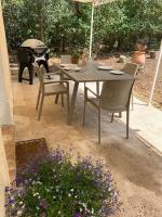 Ein Garten an der Unterkunft Le Petit Chene