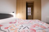 A bed or beds in a room at Le Terrazzo - El&eacute;gant &amp; Cosy- Pentes de la Croix Rousse