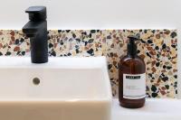 A bathroom at Le Terrazzo - El&eacute;gant &amp; Cosy- Pentes de la Croix Rousse