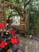 Ein Garten an der Unterkunft Le Petit Chene