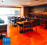 TRYP BY WYNDHAM São Paulo Airport - Hotel de Transito Terminal 3 -Lado Ar - Área restrita á passageiros já embarcados - Piso 1にあるレストランまたは飲食店