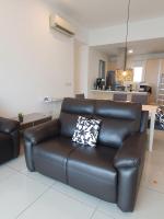 Seaview Condo 10pax #10minQueensbay #15minSpiceにあるシーティングエリア