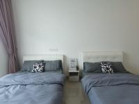 Seaview Condo 10pax #10minQueensbay #15minSpiceにあるベッド