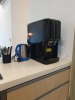 Seaview Condo 10pax #10minQueensbay #15minSpiceにあるコーヒーまたはお茶