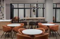 Et opholdsområde på Doubletree by Hilton Chattanooga Hamilton Place