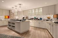 Homewood Suites by Hilton Washington DC Convention Centerにあるキッチンまたは簡易キッチン
