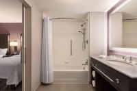 Homewood Suites by Hilton Washington DC Convention Centerにあるバスルーム