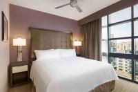 Homewood Suites by Hilton Washington DC Convention Centerにあるベッド