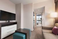 Homewood Suites by Hilton Washington DC Convention Centerにあるテレビまたはエンターテインメントセンター