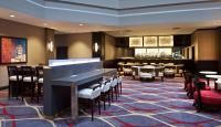 Ein Sitzbereich in der Unterkunft Embassy Suites by Hilton Dulles Airport