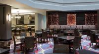 Ein Sitzbereich in der Unterkunft Embassy Suites by Hilton Dulles Airport