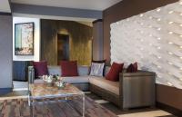 Ein Sitzbereich in der Unterkunft Embassy Suites by Hilton Dulles Airport