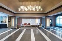 Ein Sitzbereich in der Unterkunft Embassy Suites by Hilton Dulles Airport