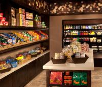 Ein Supermarkt oder andere Läden im Hotel oder in der Nähe