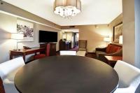 TV&#47;Unterhaltungsangebot in der Unterkunft Embassy Suites by Hilton Dulles Airport