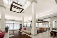 Hilton Garden Inn Raleigh Durham Airportにあるシーティングエリア
