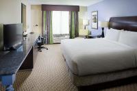 Hilton Garden Inn Raleigh Durham Airportにあるテレビまたはエンターテインメントセンター