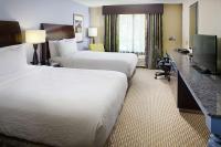 Hilton Garden Inn Raleigh Durham Airportにあるテレビまたはエンターテインメントセンター