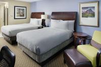 Hilton Garden Inn Raleigh Durham Airportにあるベッド