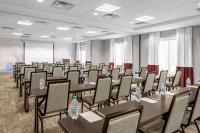 Hilton Garden Inn Raleigh Durham Airportにあるビジネスエリアまたは会議室
