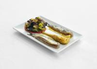 een bord met vis en een salade bij El Amparo de Narcisa in Oteo