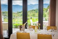 Nespecifikovaný výhled na hory nebo výhled na hory při pohledu z hotelu