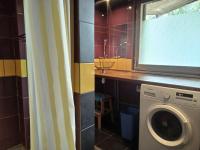 a washing machine in a bathroom with a window at Appartement Le Grand Nid - Bed and Books in Sciez