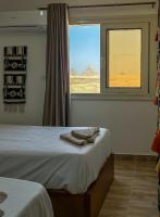 Postel nebo postele na pokoji v ubytování Atlantis Pyramids Inn New