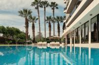 Bazén v ubytování Golden Sun Hotel nebo v jeho okolí