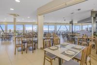 Reštaurácia alebo iné gastronomické zariadenie v ubytovaní Panorama Village Hotel