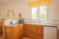 Kuchyň nebo kuchyňský kout v ubytování Villa Primavera V130 By MENORCARENTALS
