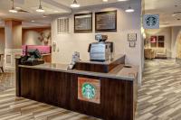 Lobbyen eller receptionen på DoubleTree by Hilton Decatur Riverfront