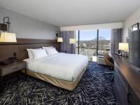 Doubletree By Hilton Jamestown, Nyにあるベッド