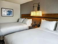 Doubletree By Hilton Jamestown, Nyにあるベッド