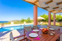 Bazén v ubytovaní Maria Beach House alebo v jeho blízkosti