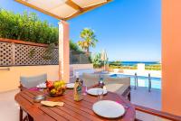 Bazén v ubytovaní Maria Beach House alebo v jeho blízkosti