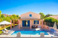 Bazén v ubytovaní Maria Beach House alebo v jeho blízkosti