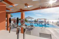 Bazén v ubytovaní Maria Beach House alebo v jeho blízkosti