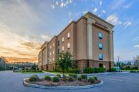 una representación de un hotel frente a un edificio en Hampton Inn Foley, en Foley