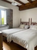 Postel nebo postele na pokoji v ubytování Casa La Falca en Ortigueira.