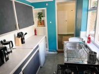 Půdorys ubytování Canterbury King bed house with Free Parking & Garden