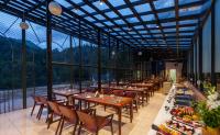 Un restaurant u otro lugar para comer en Eden Woods Resorts and Spa
