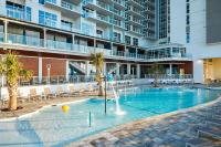 Hilton Grand Vacations Club Ocean Enclave Myrtle Beachの敷地内または近くにあるプール