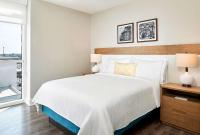 Hilton Grand Vacations Club Ocean Enclave Myrtle Beachにあるベッド