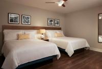 Hilton Grand Vacations Club Ocean Enclave Myrtle Beachにあるベッド