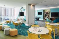 Hilton Grand Vacations Club Ocean Enclave Myrtle Beachにあるテレビまたはエンターテインメントセンター