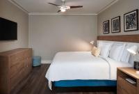 Hilton Grand Vacations Club Ocean Enclave Myrtle Beachにあるベッド