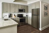 Hilton Grand Vacations Club Ocean Enclave Myrtle Beachにあるキッチンまたは簡易キッチン